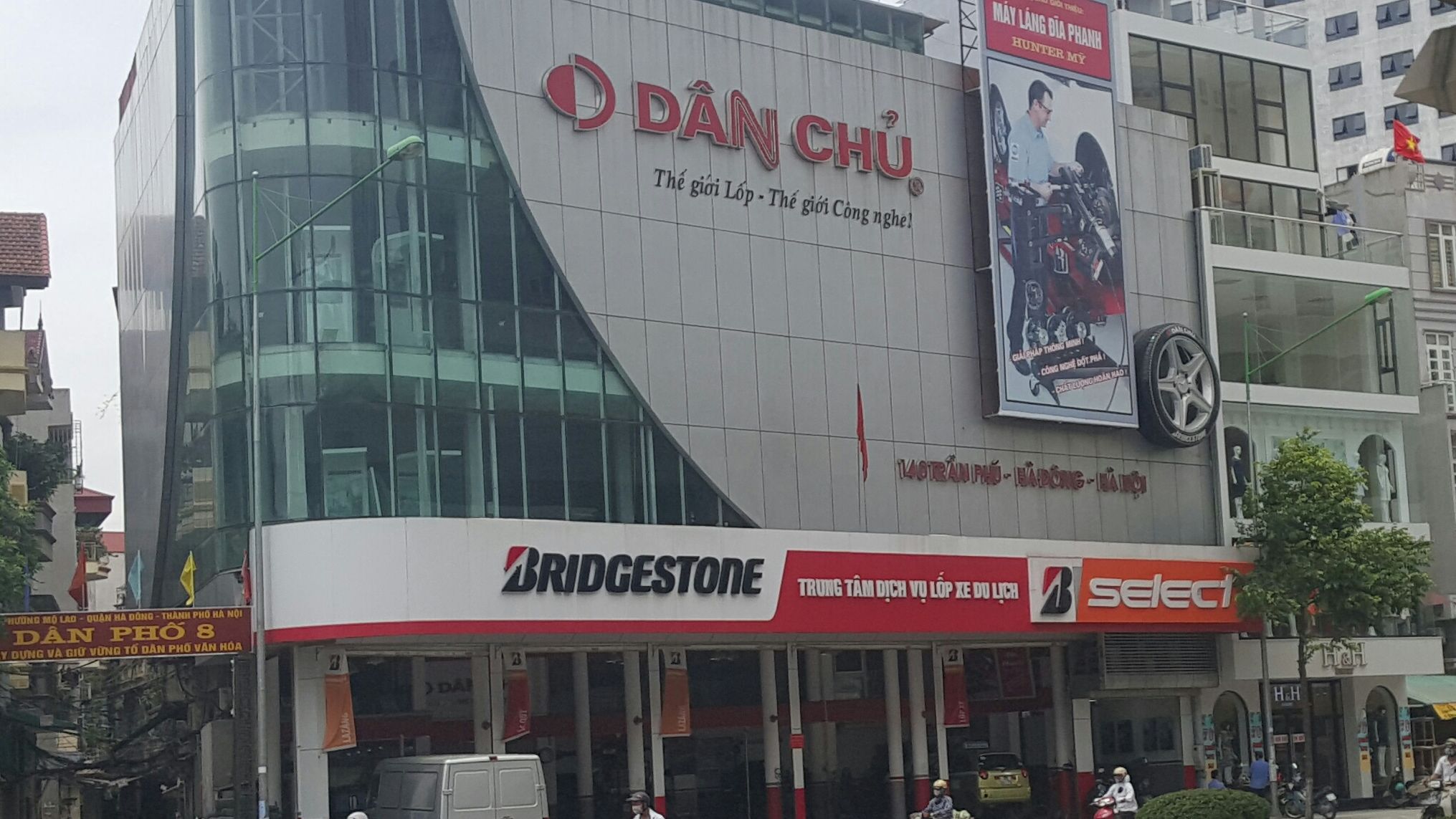 Hà Nội: Đại lý Dầu Motul - Lốp Dân chủ